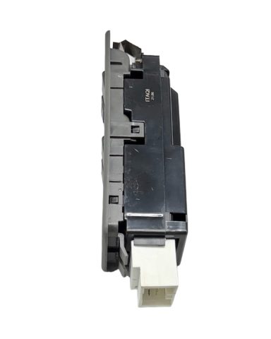 Mazda 626 88-92 Ön Sol Cam Açma Düğmesi (Orjinal tip)